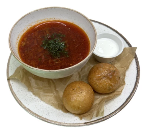 Борщ с говядиной, сметаной и чесночными пампушками
