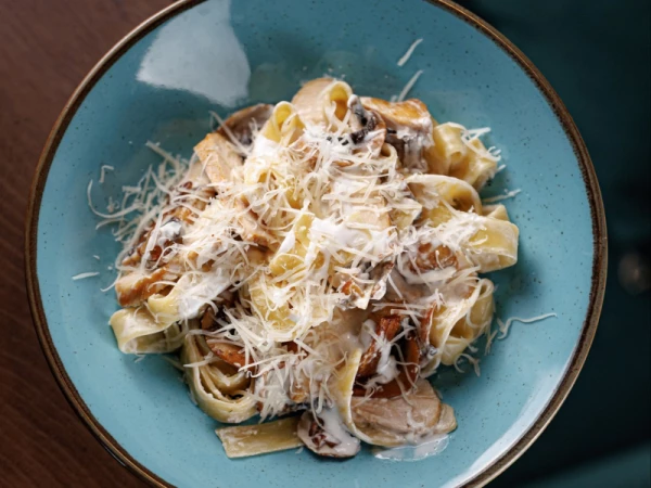 Феттучине с курицей и грибами