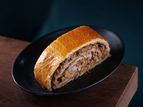 ШТРУДЕЛЬ  с яблоком, грецким орехом и изюмом