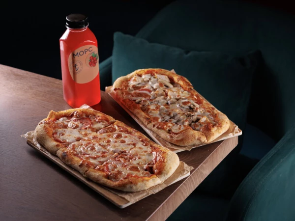 Комбо Римских пицц Пеперони и Маргарита и Морс клюквенный