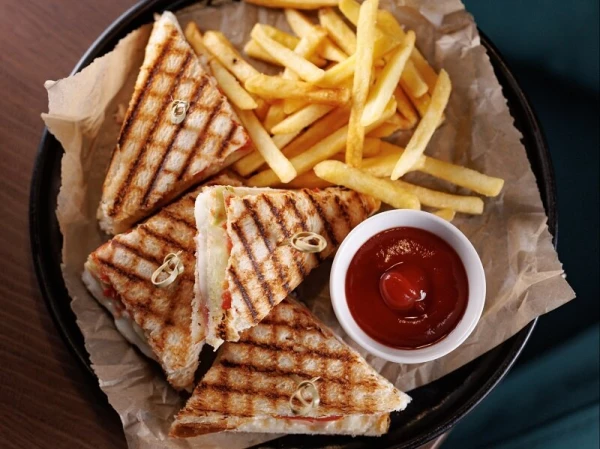 Клаб сэндвич с картофелем фри