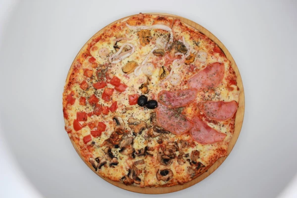 Пицца 4 сезона большая