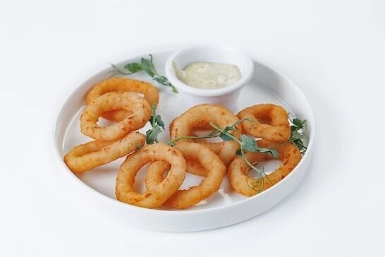 Луковые кольца с соусом тартар