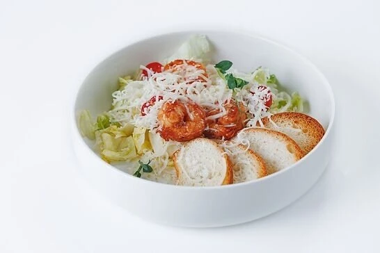 Салат Цезарь с креветками
