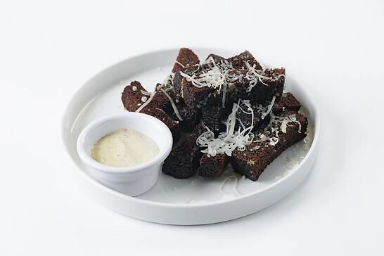 Чесночные гренки с пармезаном