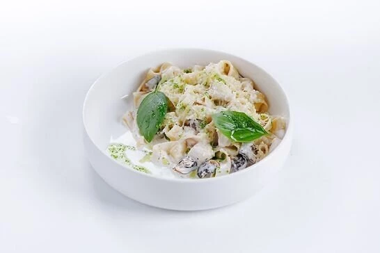 Паста с курицей и грибами