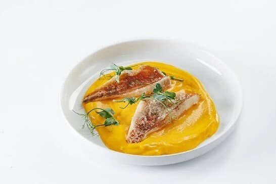 Окунь с морковным кремом