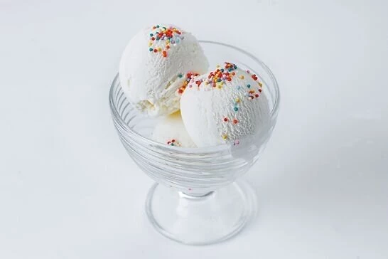 Мороженое с топпингом