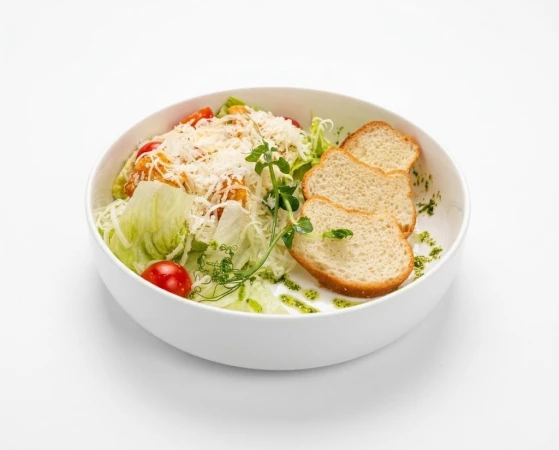 Салат Цезарь с курицей