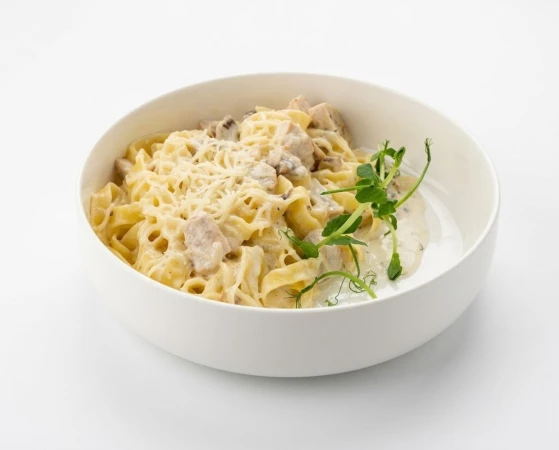 Паста с курицей и грибами