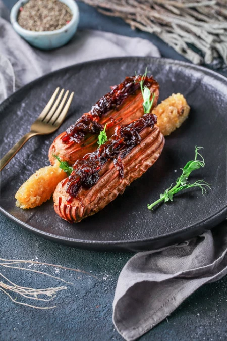 "Эклеры с паштетом из курицы и чатни из груши"