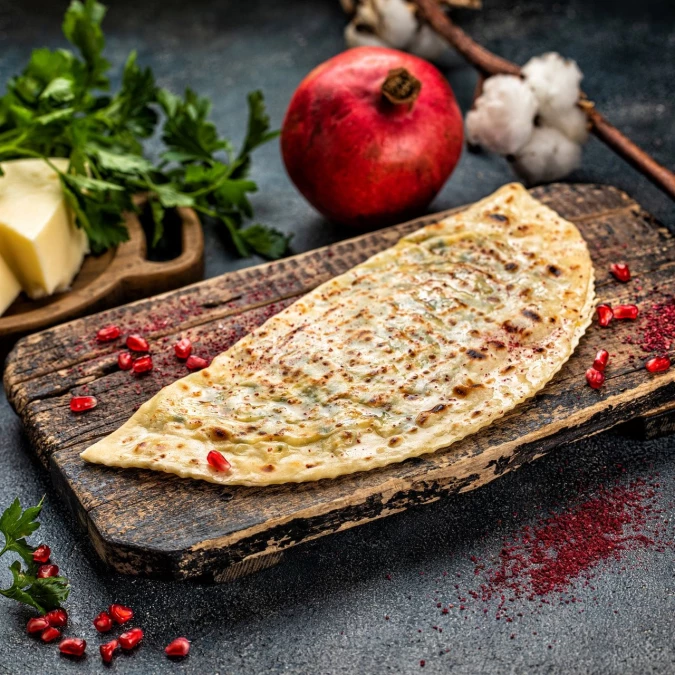 Кутаб с зеленью и сыром