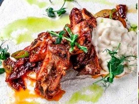 "Ребра свиные томленые с луком, Чили и картофелем