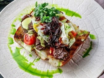 "Чиз Стейк с фермерской говядиной, яйцом и сыром