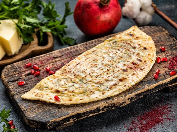 "Кутаб с зеленью и сыром
