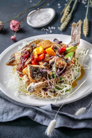 "Камбала с овощами по-тайски и соусом из манго