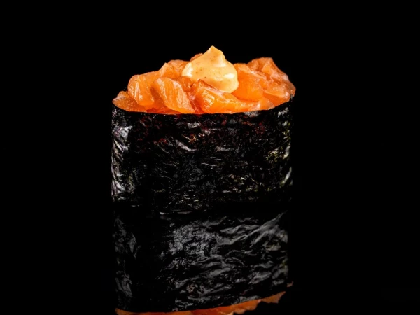 "Гункан с красной рыбой 2 шт