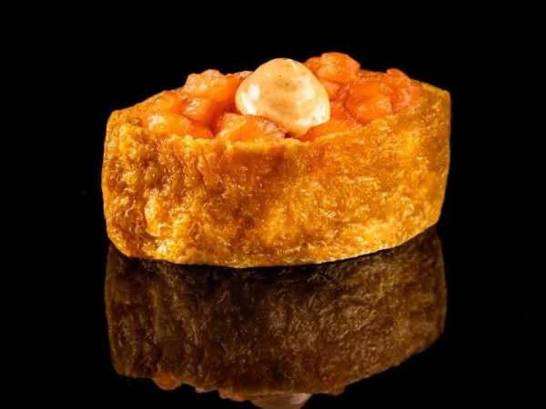 "Инари с красной рыбой 2 шт