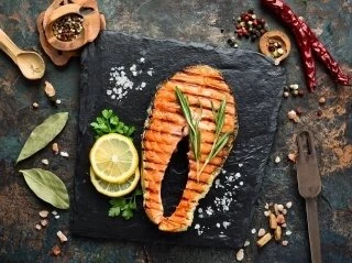 Стейк из семги на углях