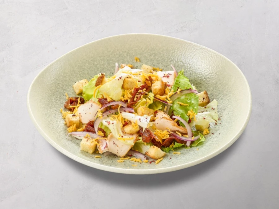 Салат с вялеными томатами и цыпленком