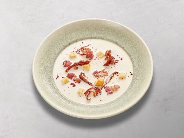 Сырный с вялеными томатами и копченостями 