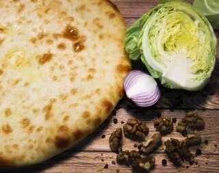 Осетинский пирог с капустой и грецкими орехами