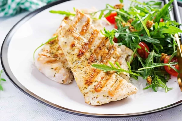 Куриная грудка на гриле с микс салатом