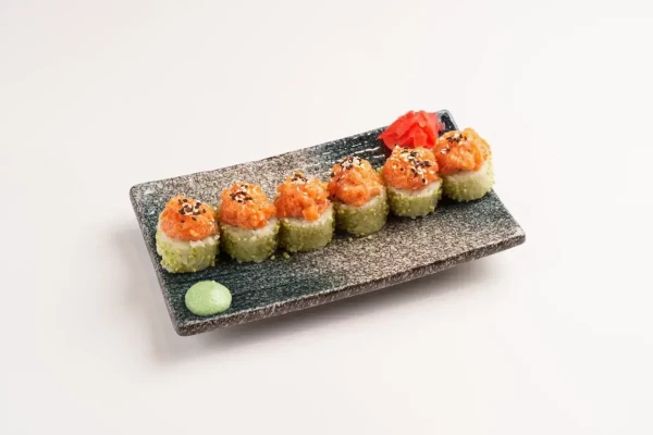 Криспи ролл с острой семгой 