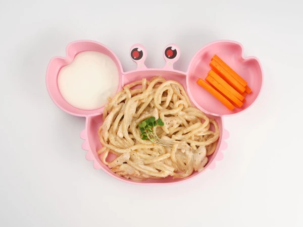 Лапша с курицей в сливочном-сырном соусе
