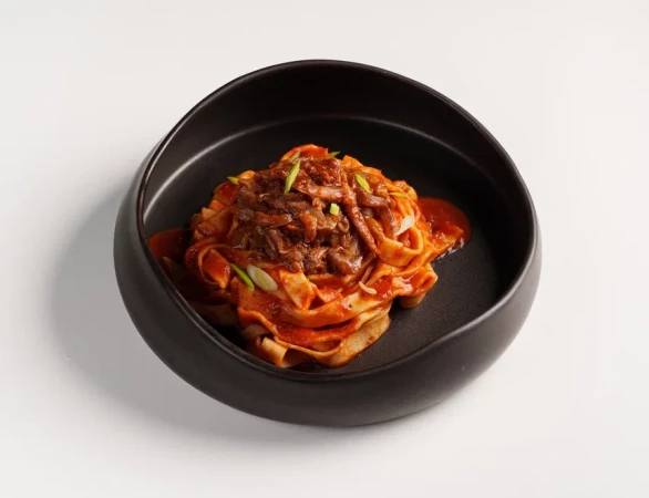 Азиатская паста с томатами и рулькой