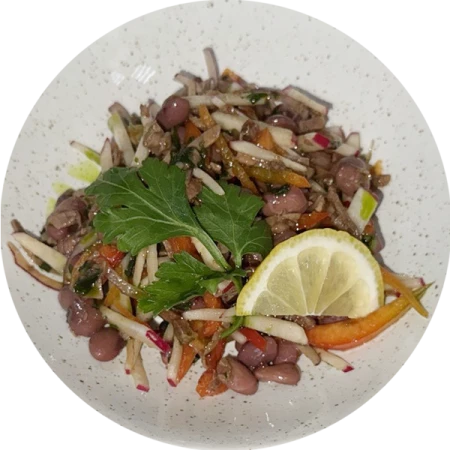 Салат с говядиной и фасолью