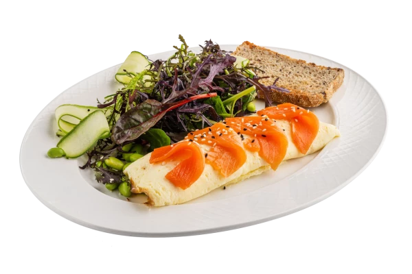 Омлет с кремчизом и лососем 