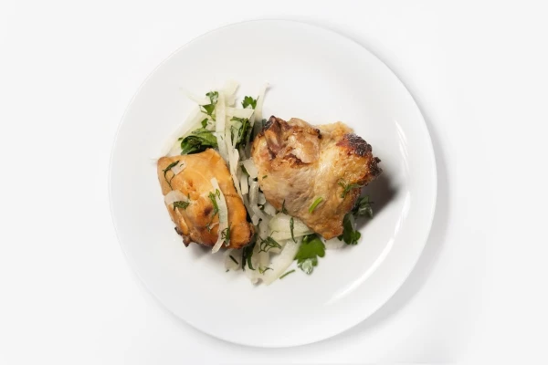 Курица жареная с луком 