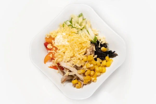 Салат с курицей и черносливом 