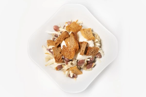 Салат с консервированной фасолью 