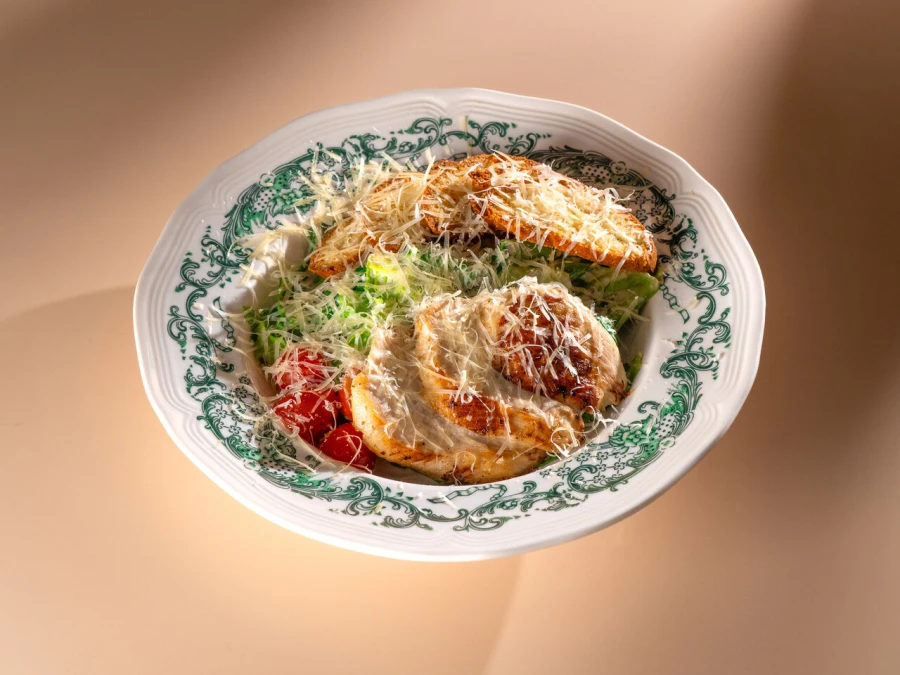 Цезарь с курицей