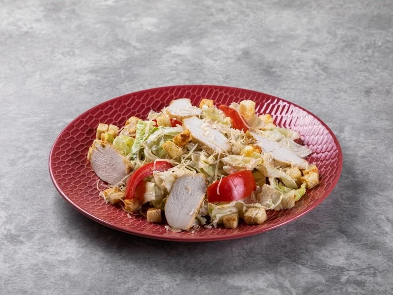 Салат Цезарь с курицей