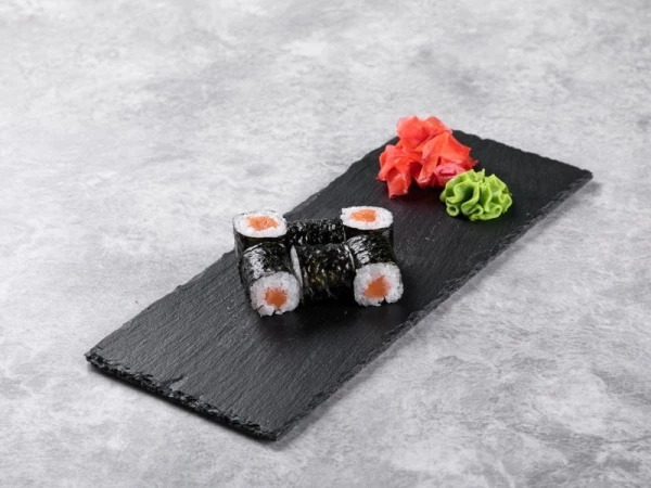 Ролл с лососем