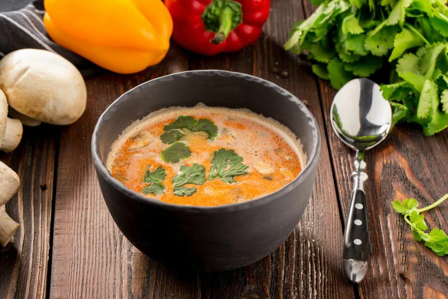 Том ям с курицей