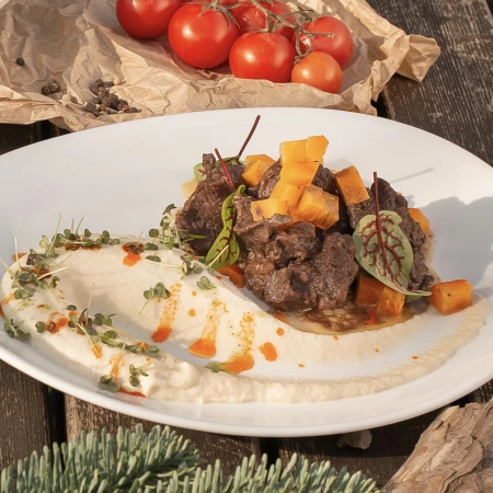 Говяжьи щечки с крем-пюре из сельдерея