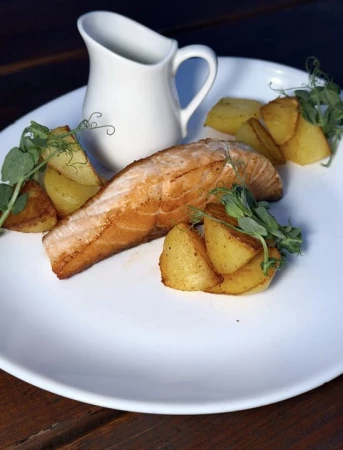 Стейк из сёмги с картофелем