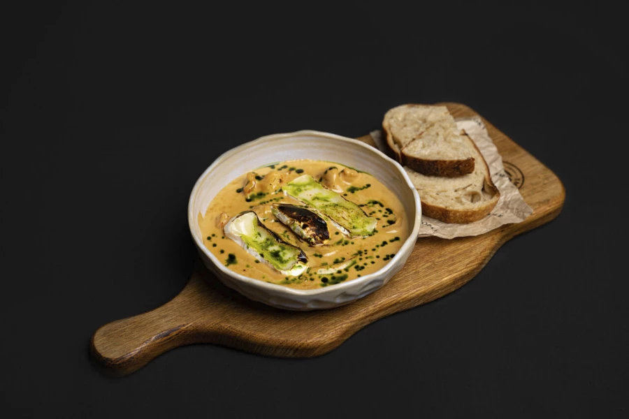 Сливочное рагу с креветками и кальмаром 