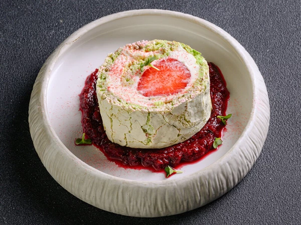 Фисташковый меренговый  рулет 