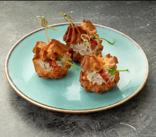 Профитроли с куриным рийетом