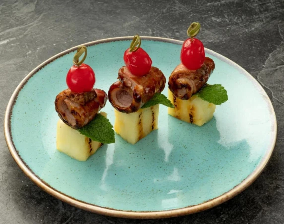 Канапе из утки с ананасом