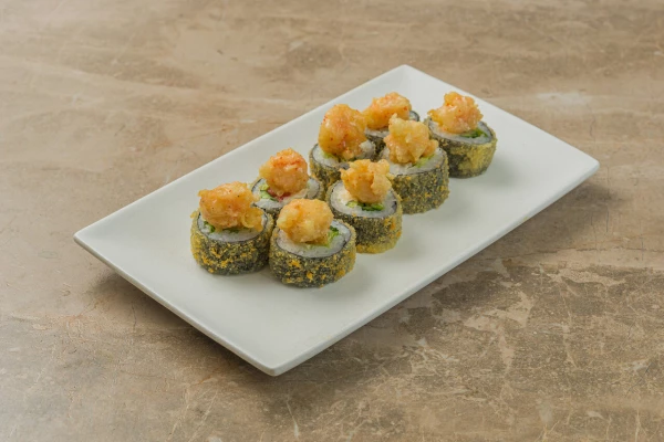 Жареный ролл с креветками васаби