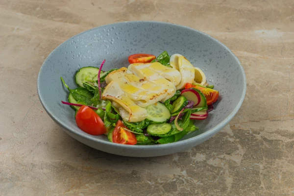 Ясай салат с заправкой Юдзу и кальмаром гриль