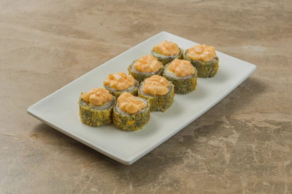 Жареный ролл с тартаром из гребешка