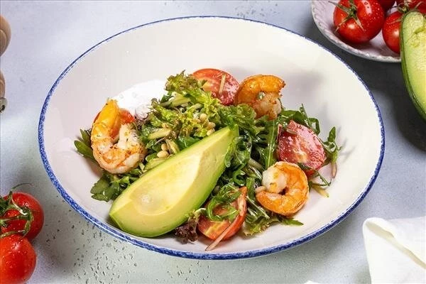 салат c Креветками и авокадо