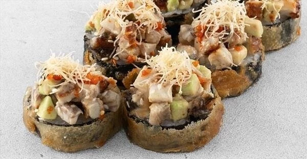 темпура ролл с Угрем и Авокадо